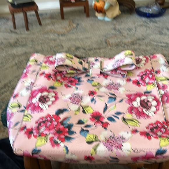 Betsey Johnson large tote floral pink 15 x 15 large Betsey Johnson bow 3 parts - Picture 9 of 9